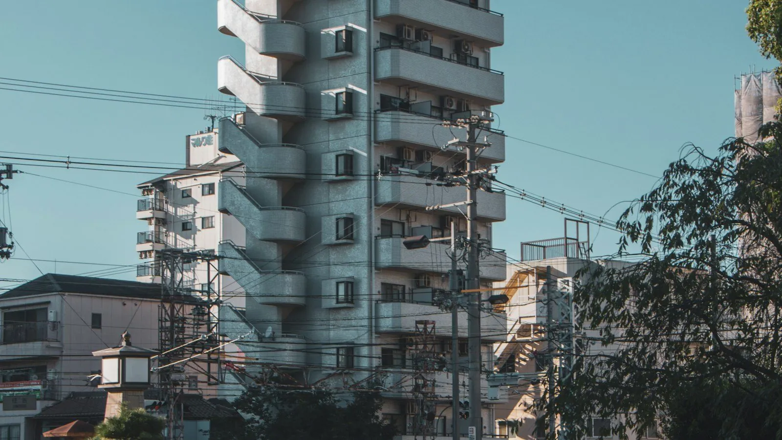 旧耐震マンションは買っていいか——1981年の線引きと、ローン・税制・出口への影響